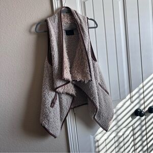 Love Tree Textured Cream Faux Fur Vest